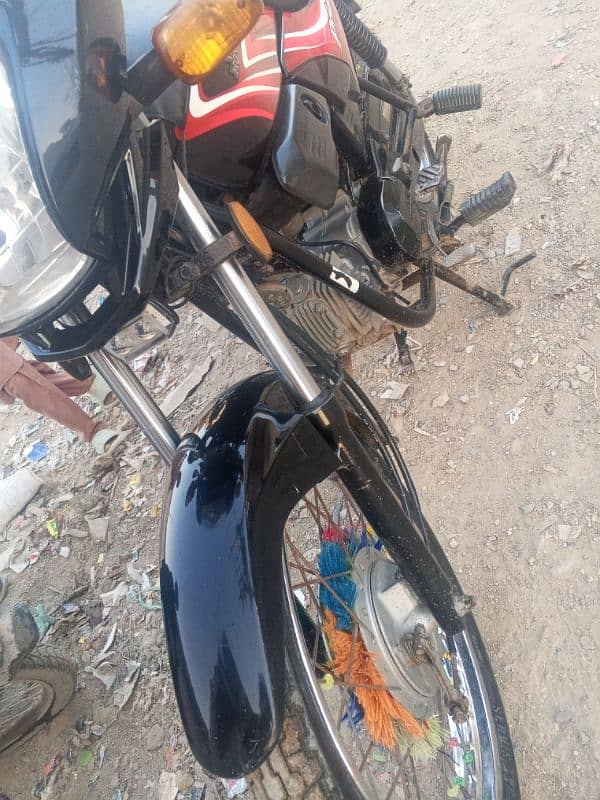 Honda 100 vip bike h full ok h lo or chalao.     03333705133 3