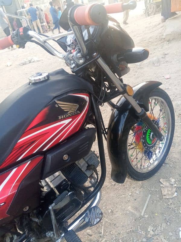 Honda 100 vip bike h full ok h lo or chalao.     03333705133 4