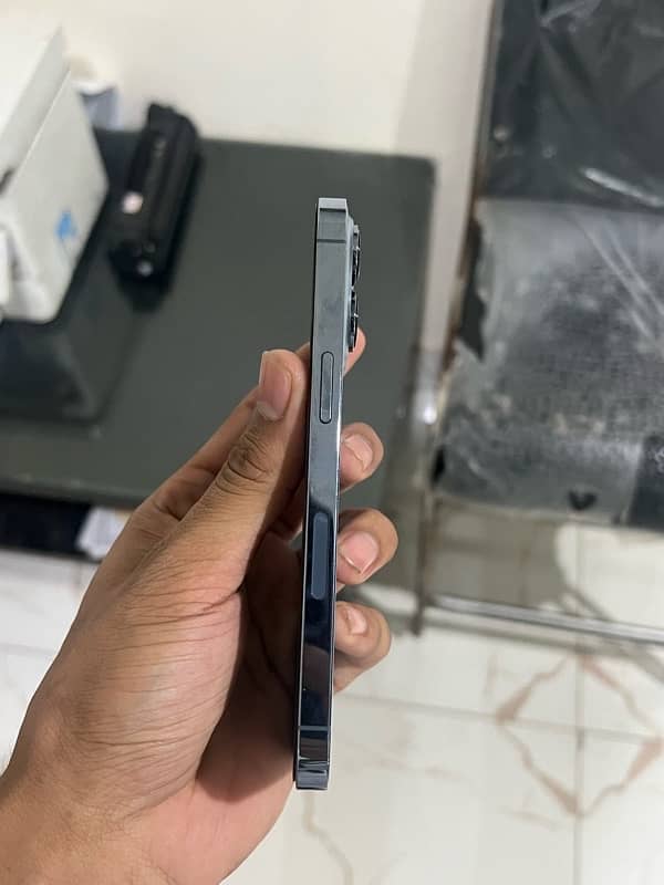 Iphone 13 pro (factory unlocked ) 5