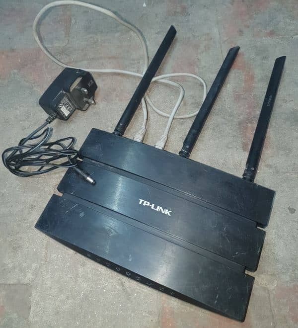 TP-Link 3 Antina Modem with Charges 1