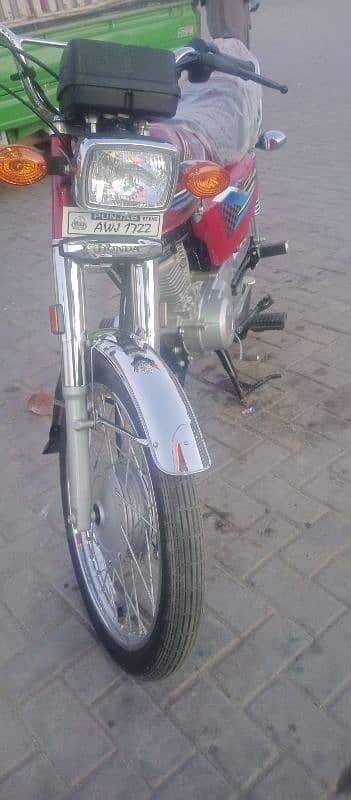 honda 125 bilkul new ha just 360 km 6