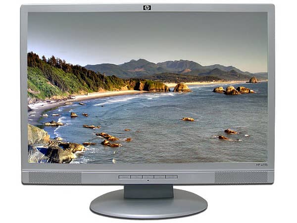 HP 19" UltraClear Gaming Monitor + FREE Power & VGA Cable 1