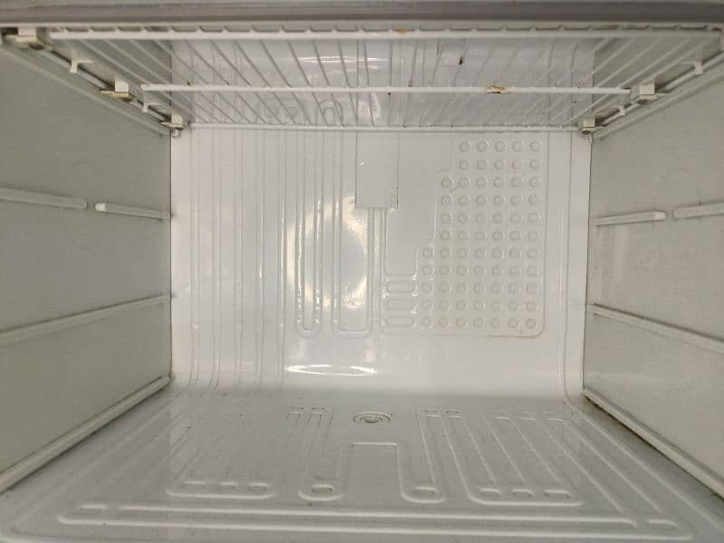 Fridge Dawlance 0 3 2 1 0 0 0 1 7 0 0 5