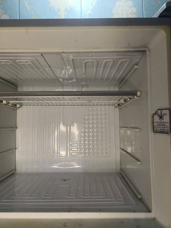 Fridge Dawlance 0 3 2 1 0 0 0 1 7 0 0 6