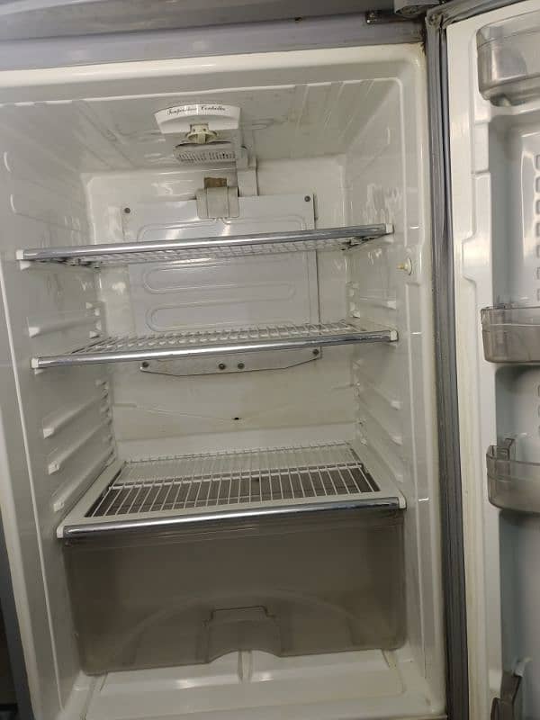 Fridge Dawlance 0 3 2 1 0 0 0 1 7 0 0 11