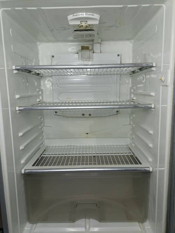 Fridge Dawlance 0 3 2 1 0 0 0 1 7 0 0 13