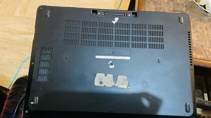 Dell cor i5 6300U Cpu 2.40GHz with charger 4