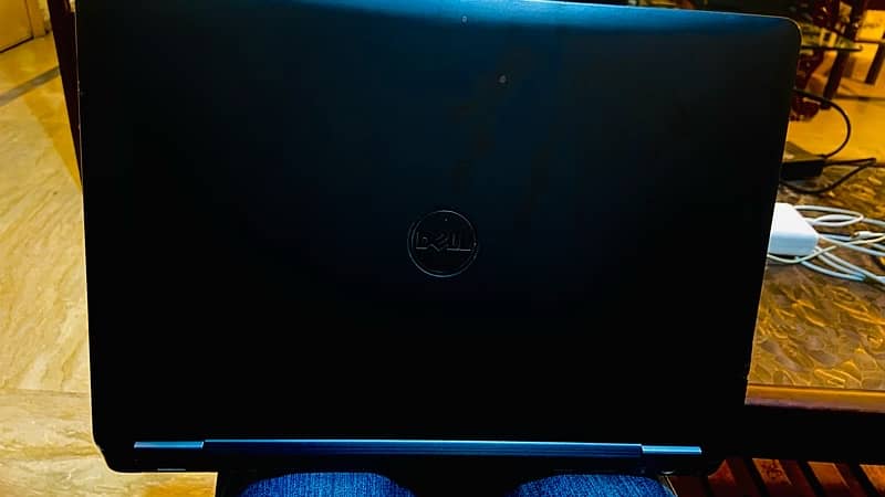 Dell cor i5 6300U Cpu 2.40GHz with charger 5