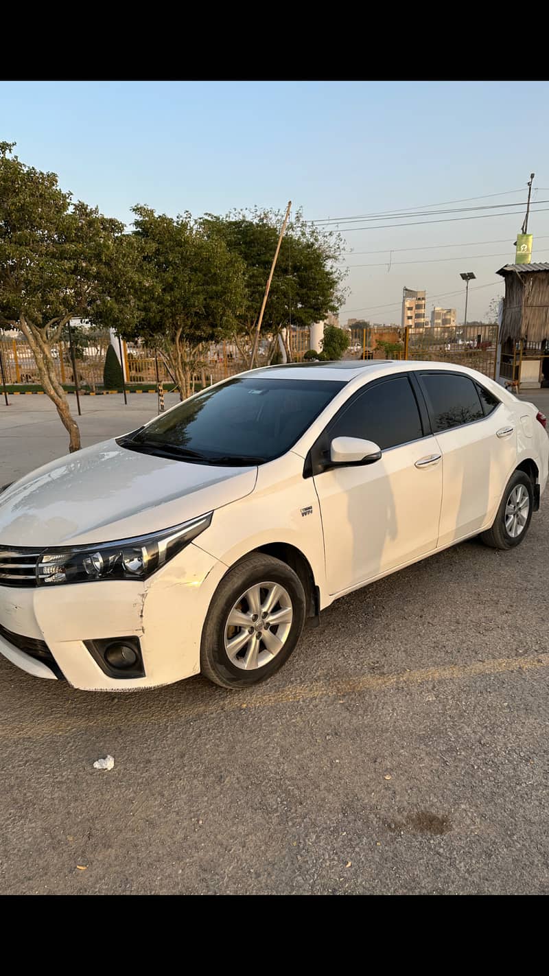 Toyota Corolla altis grande 2015 1