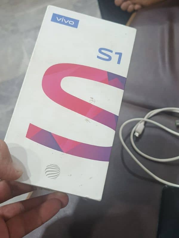 vivo s1 4/128 under display finger 4