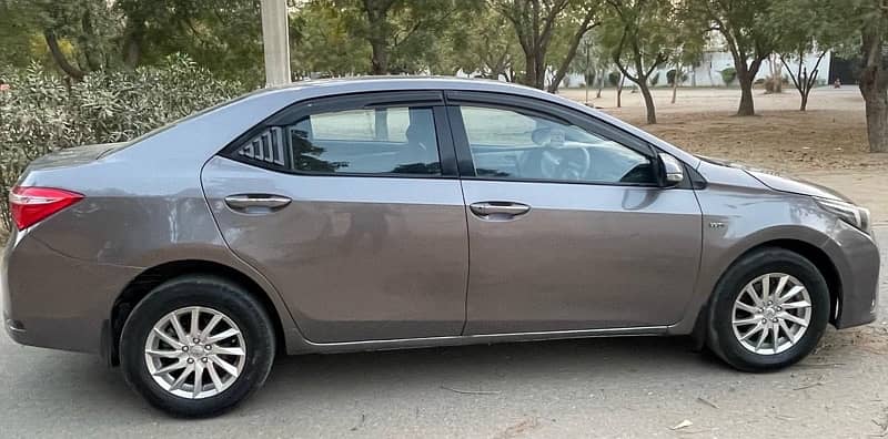 Toyota Corolla GLI automatic model 2015 7