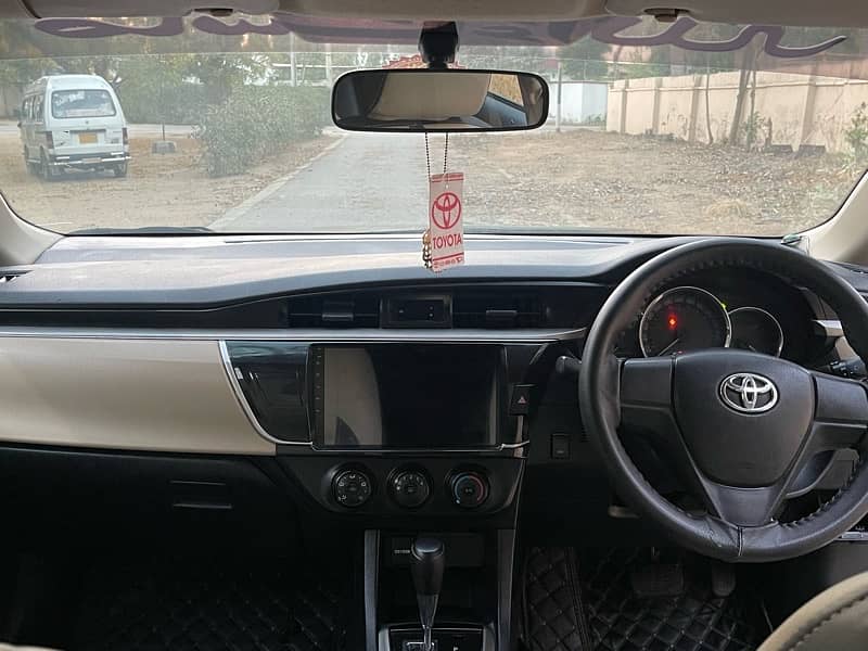 Toyota Corolla GLI automatic model 2015 9