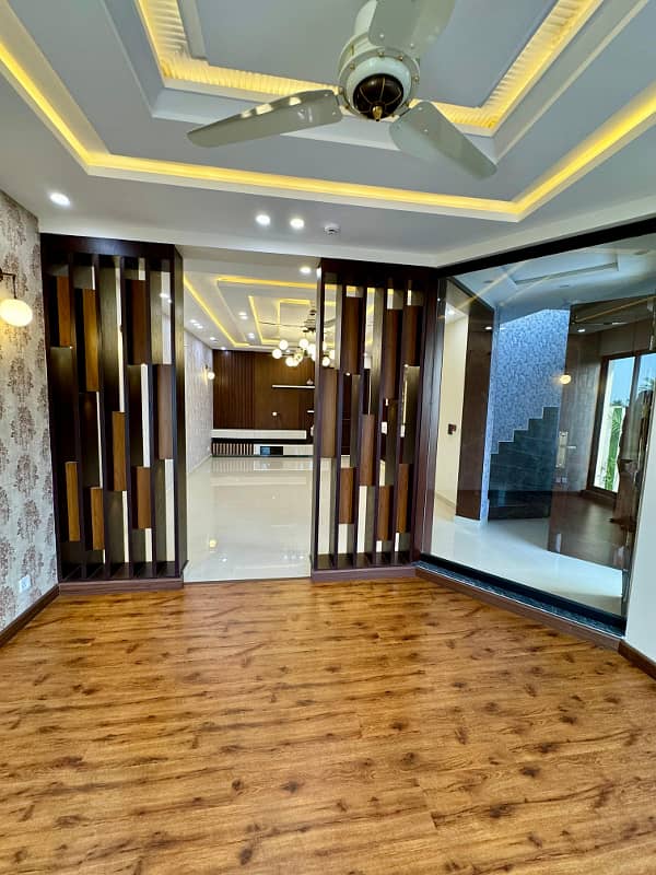 8 MARLA DESIGNER HOUSE IN DHA 9 TOWN 3