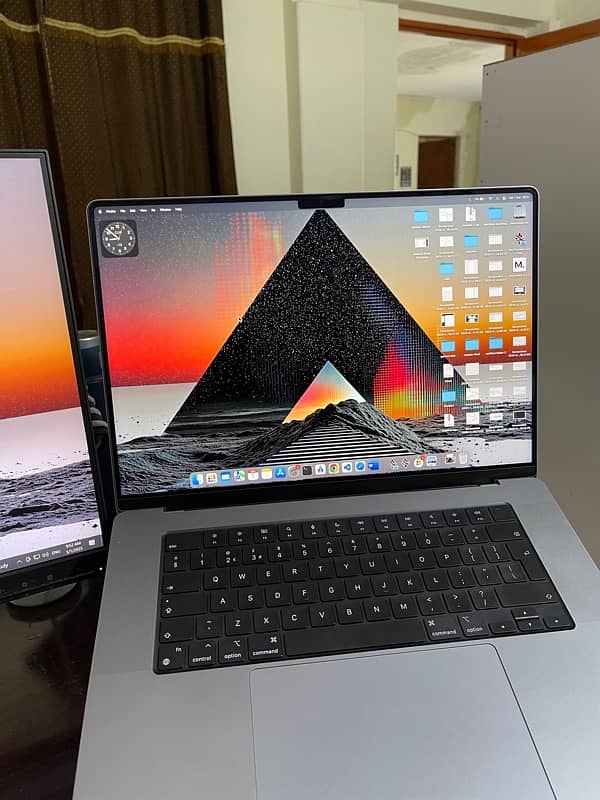 Macbook Pro m2 pro 16 inch 0