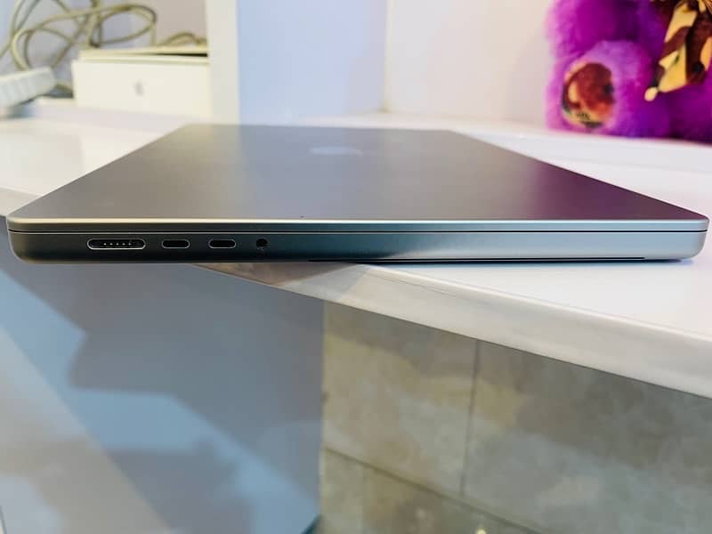 Macbook Pro m2 pro 16 inch 9