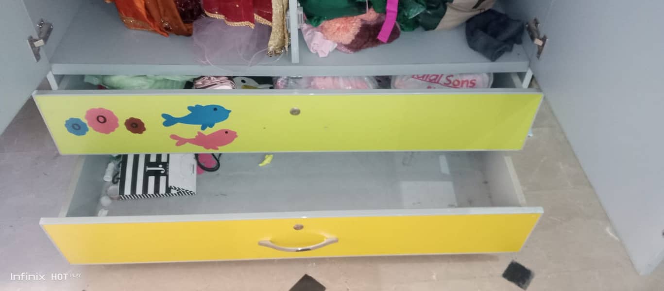 Kids  big  wooden lamination sheet wardrobe urgent slae 2