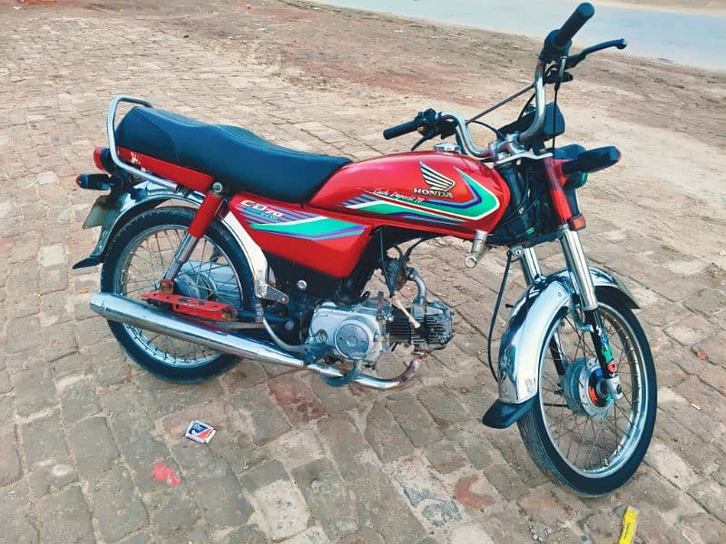 Honda CD70 2017 Lush Condition Lahore Number 1