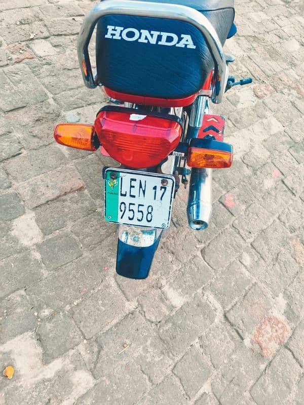 Honda CD70 2017 Lush Condition Lahore Number 2