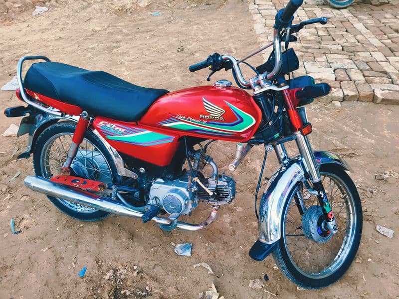 Honda CD70 2017 Lush Condition Lahore Number 6