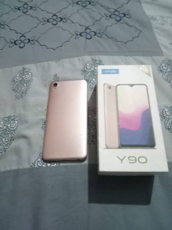 v good mobile koi falt nahi sirf mobile aur box he 3