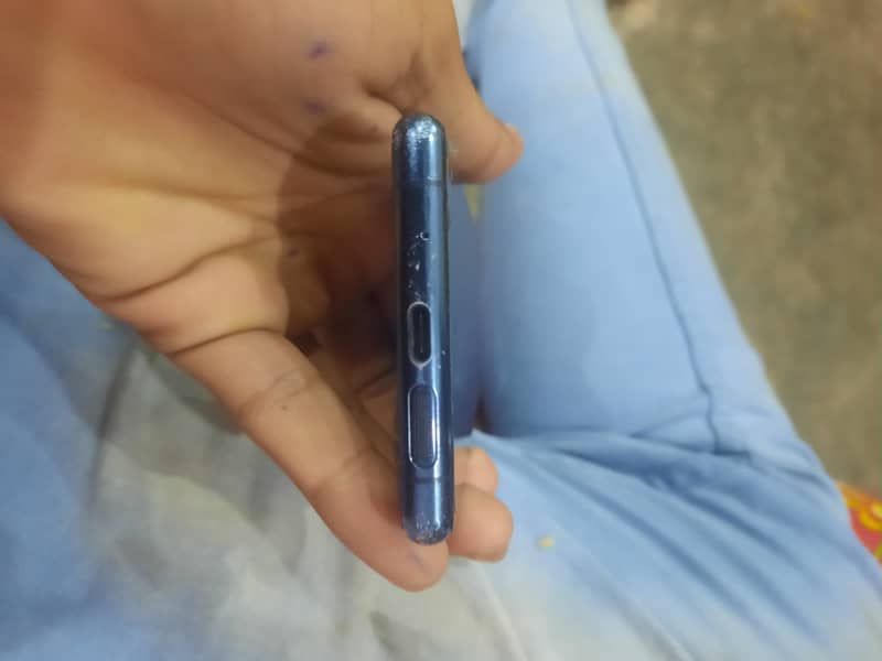 Sony Xperia 5 - 64GB, 6GB RAM, Non-PTA, 8/10 Condition - urgent sale 4