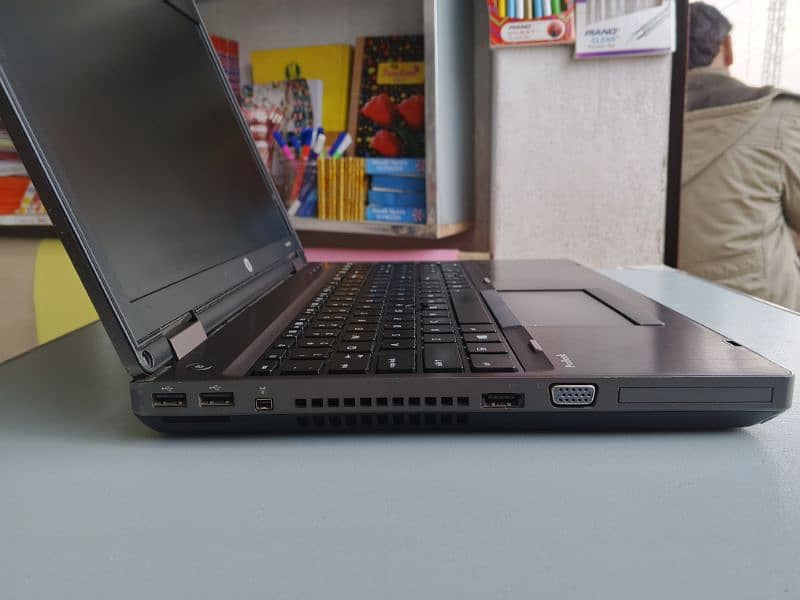 HP laptop 8