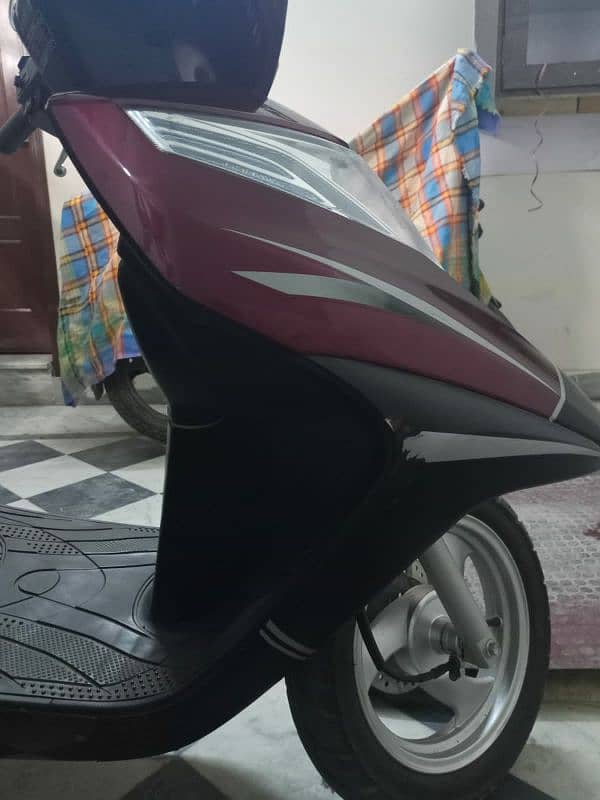 United scooty 100cc urgent for sale my WhatsApp number 0325/7045/7045 0