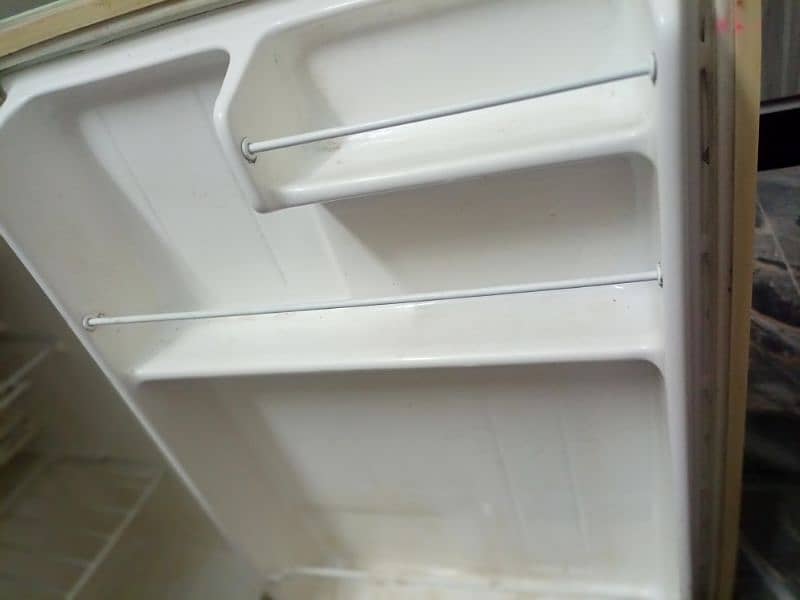 Samsung 65L Bar Fridge 1