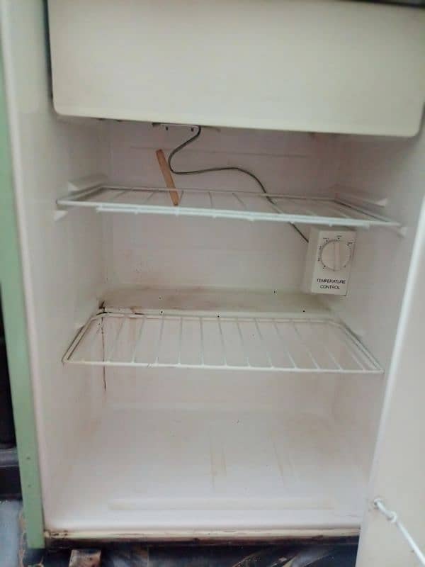 Samsung 65L Bar Fridge 2