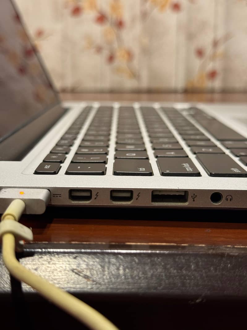 MacBook Pro 2015 | i5 | Retina (03226682445) 1