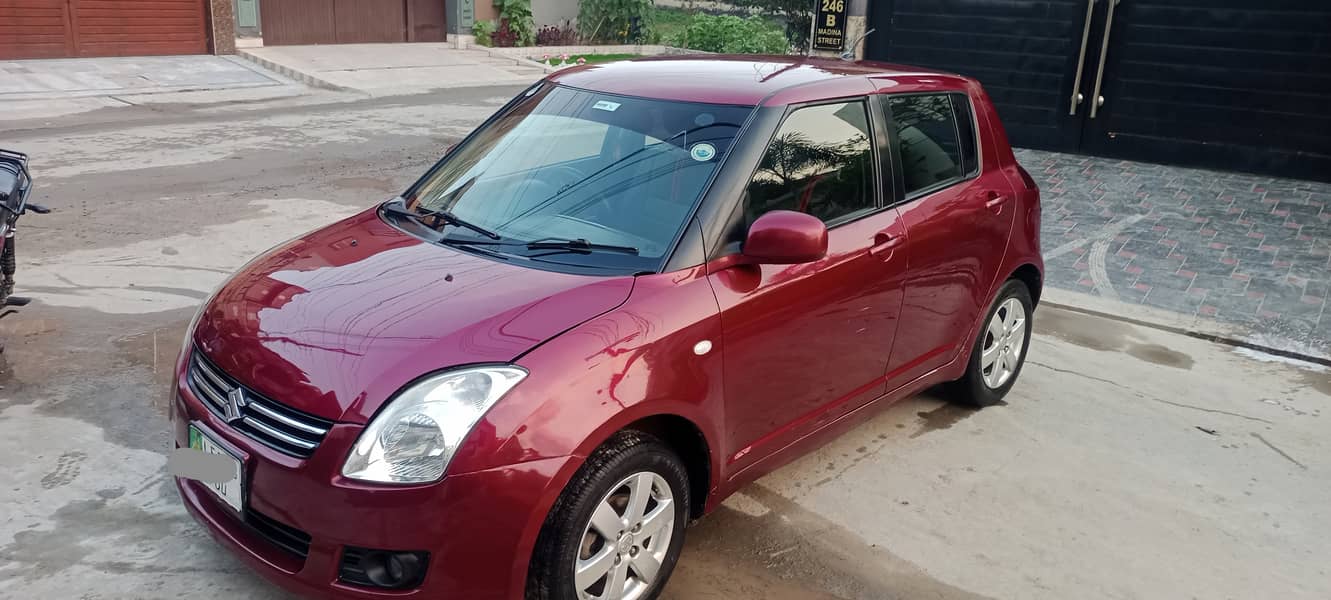 Suzuki Swift Dlx 2013 1