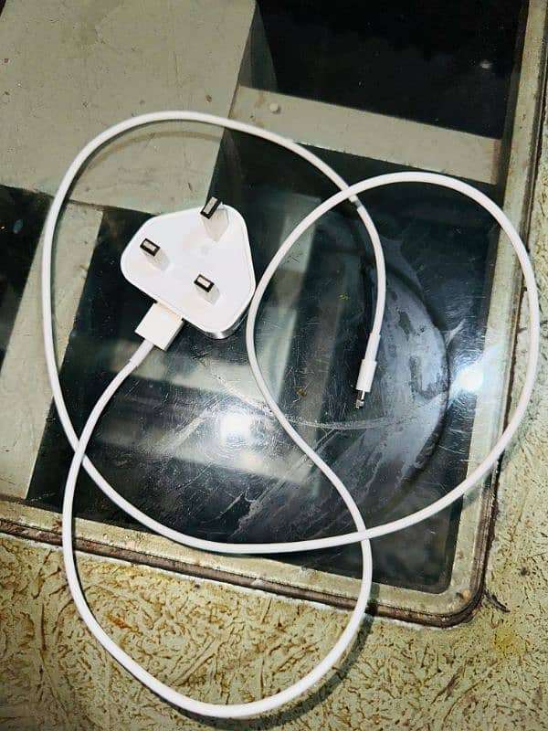 i phone original charger available 4