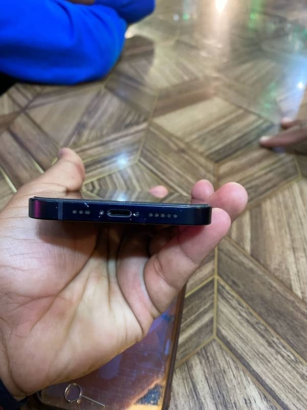 iPhone 12 64 gb 76 bh dot ha mobile ma or crack ha thora sa 5