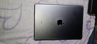 iPad 8 generation 128 GB ROM condition raf hai use karne mein okay hai