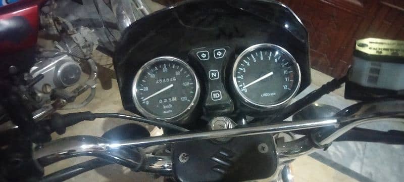 Suzuki GS 150 special edition black 1