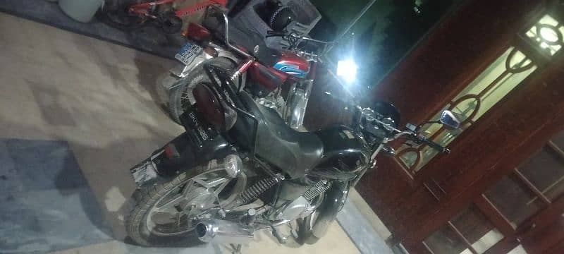 Suzuki GS 150 special edition black 2