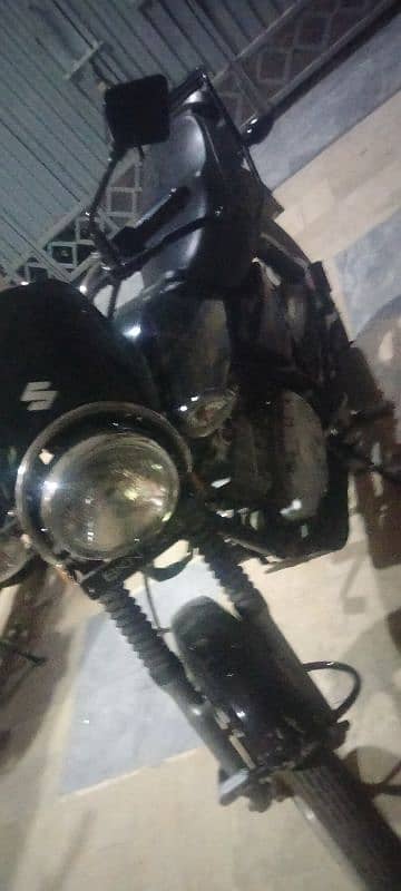 Suzuki GS 150 special edition black 8