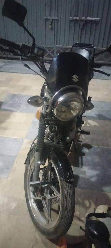 Suzuki GS 150 special edition black 9