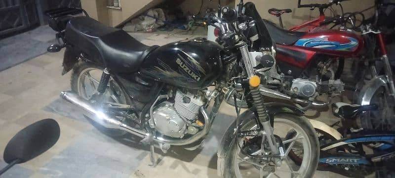 Suzuki GS 150 special edition black 10