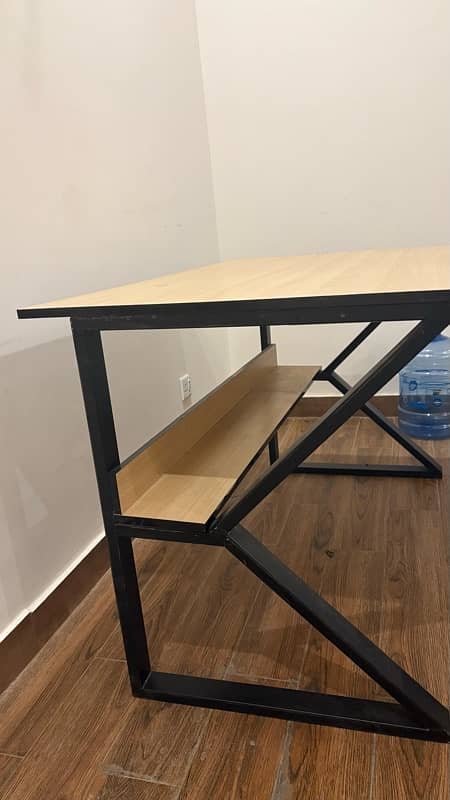 Gaming table / office table new condition very comfortable and nice 3