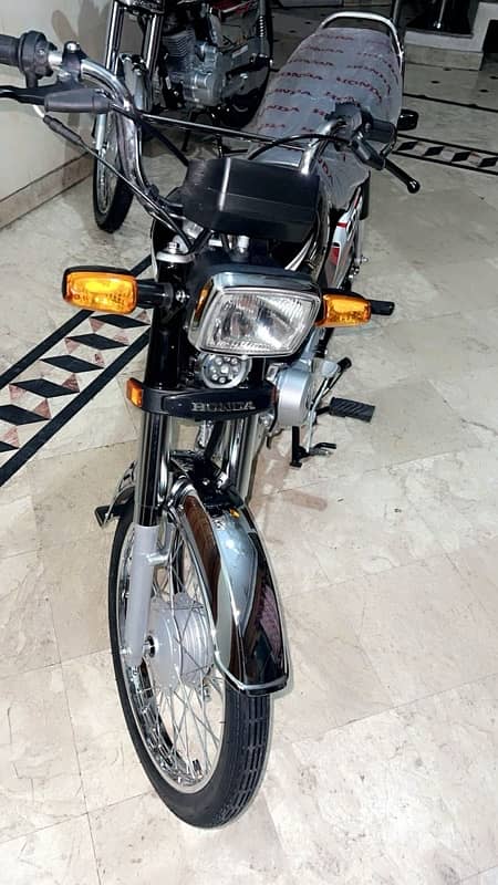 HONDA CD70 BLACK 0