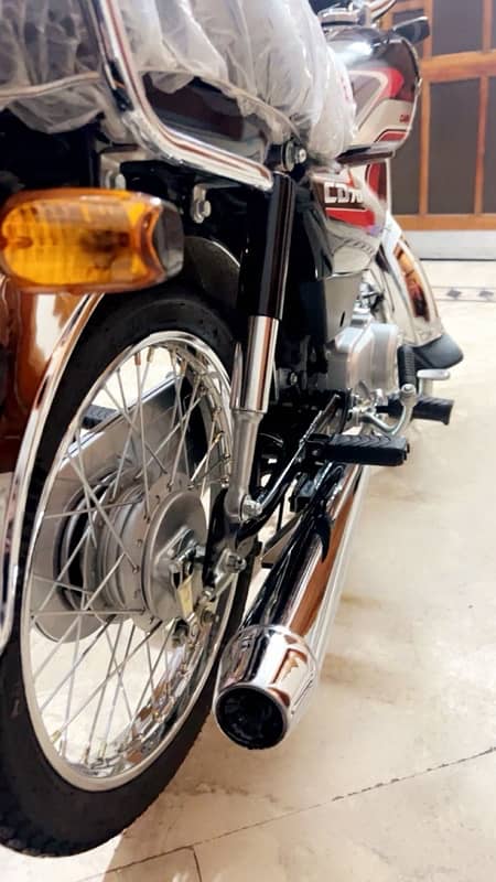 HONDA CD70 BLACK 2