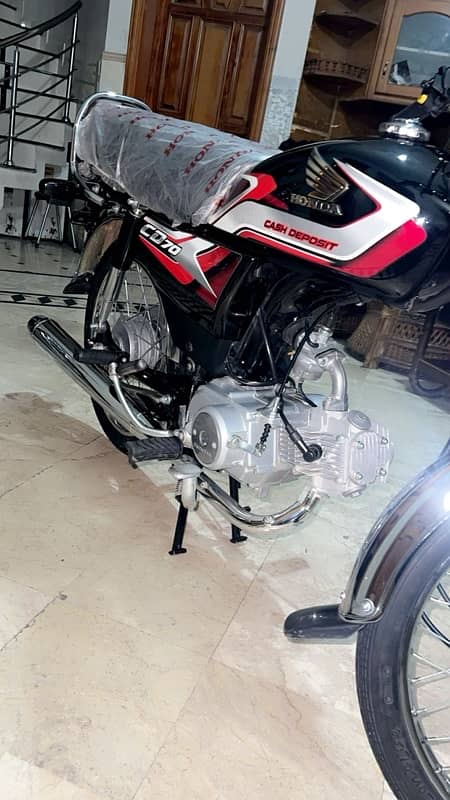 HONDA CD70 BLACK 8