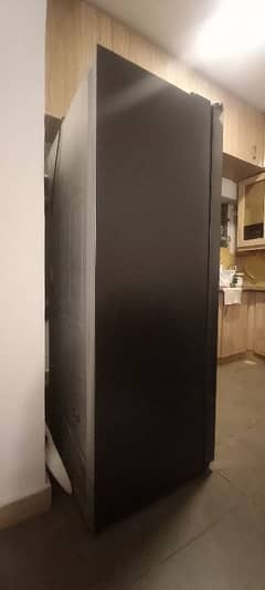 Haier HRF-522IBS Refrigerator