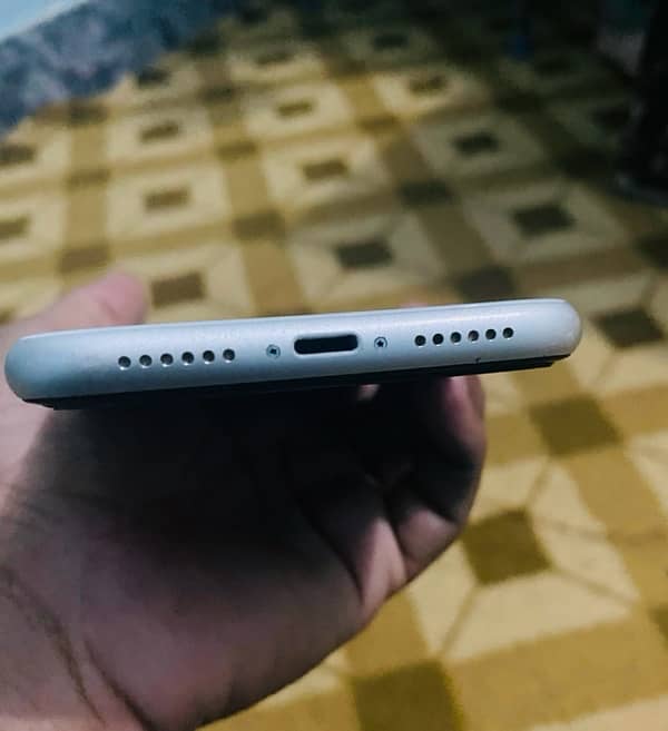 Iphone 11 with box 4