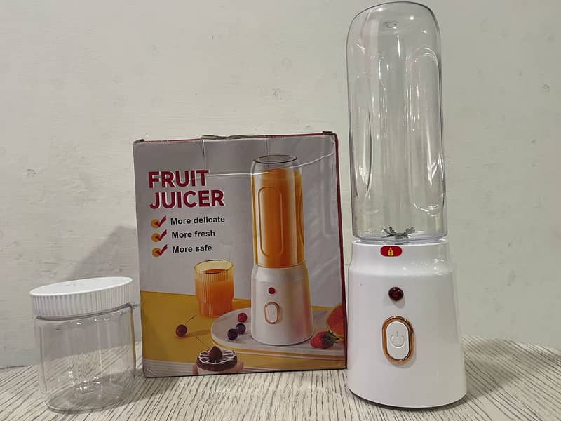 Portable Dual-Cup Juicer - 450ml, USB Rechargeable, Ideal for Students 3