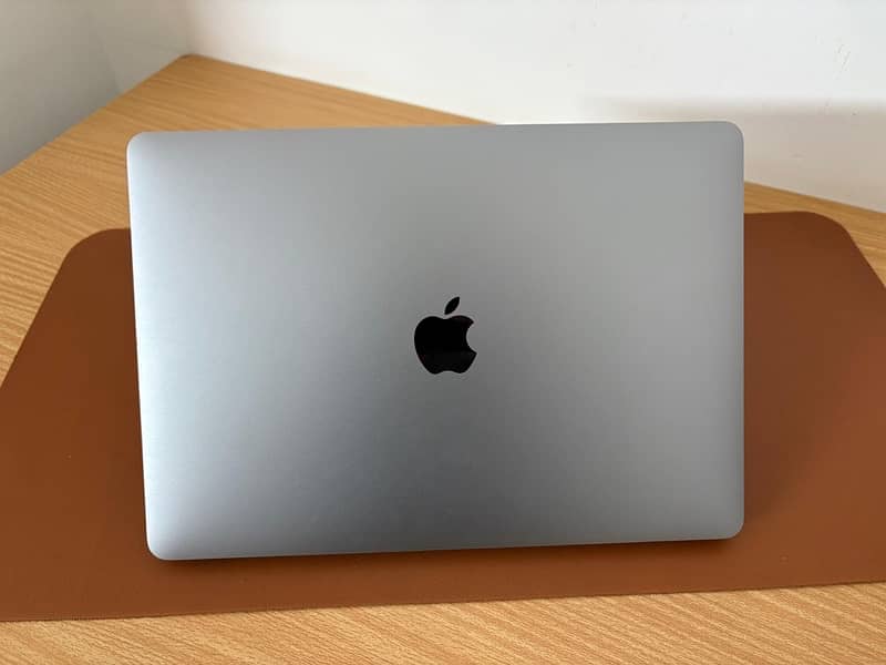 MacBook Pro 13-inch, M1, 2020 3