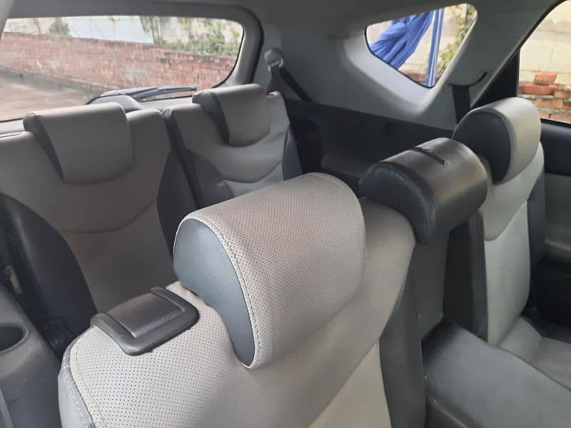 Toyota Prius Alpha 2014,7 seater 4