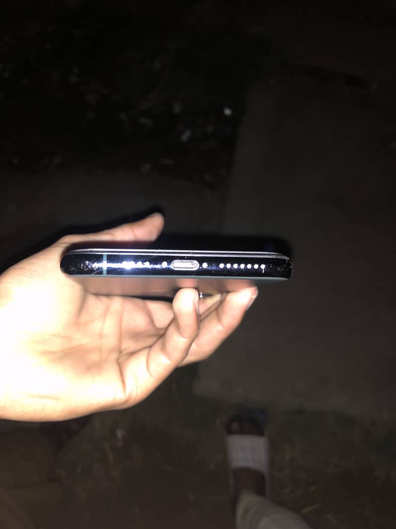 Apple iPhone 11 Pro Max 2