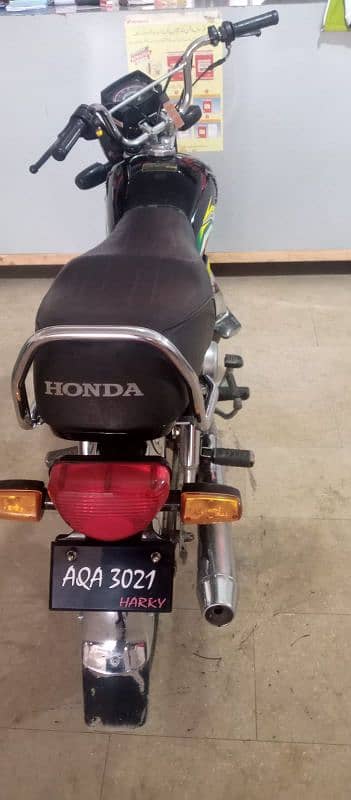 Honda 70 Black 2023 1